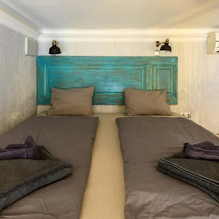 Wtb - Welcome To * Budapest