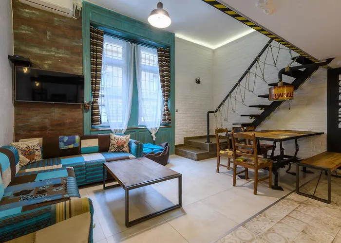 Wtb - Welcome To بودابست